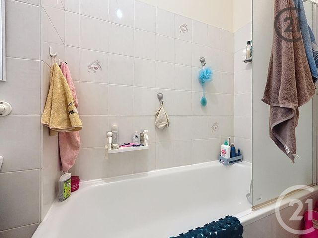 Afficher la photo en grand Appartement T4 à vendre - 4 pièces - 59.85 m2 - TROYES - 10 - CHAMPAGNE-ARDENNE - Century 21 Martinot Immobilier