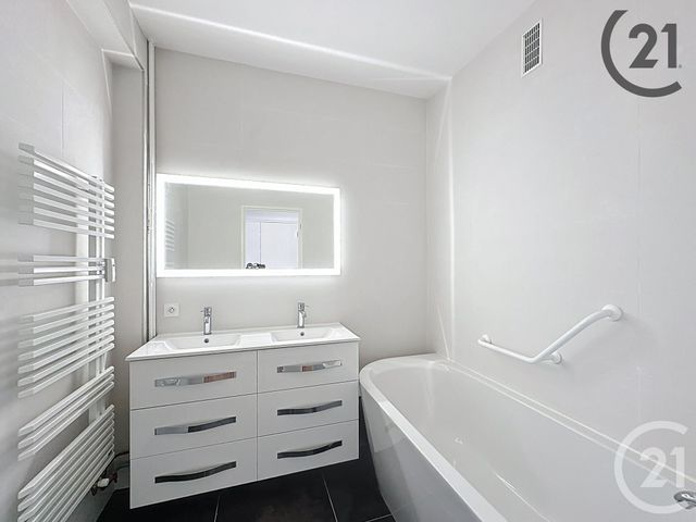 Afficher la photo en grand Appartement T3 à vendre - 3 pièces - 74.44 m2 - TROYES - 10 - CHAMPAGNE-ARDENNE - Century 21 Martinot Immobilier