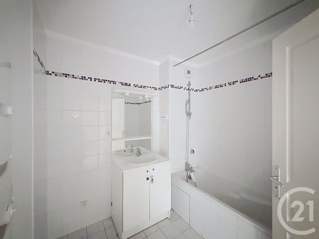 Appartement F4 à louer - 4 pièces - 88.0 m2 - STE SAVINE - 10 - CHAMPAGNE-ARDENNE - Century 21 Martinot Immobilier