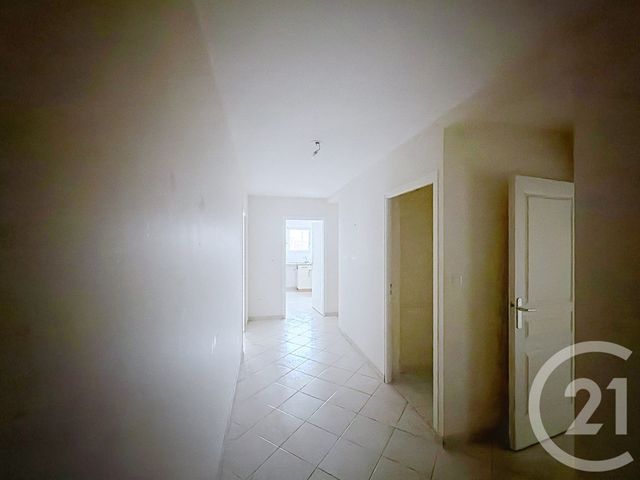 Appartement F4 à louer - 4 pièces - 88.0 m2 - STE SAVINE - 10 - CHAMPAGNE-ARDENNE - Century 21 Martinot Immobilier