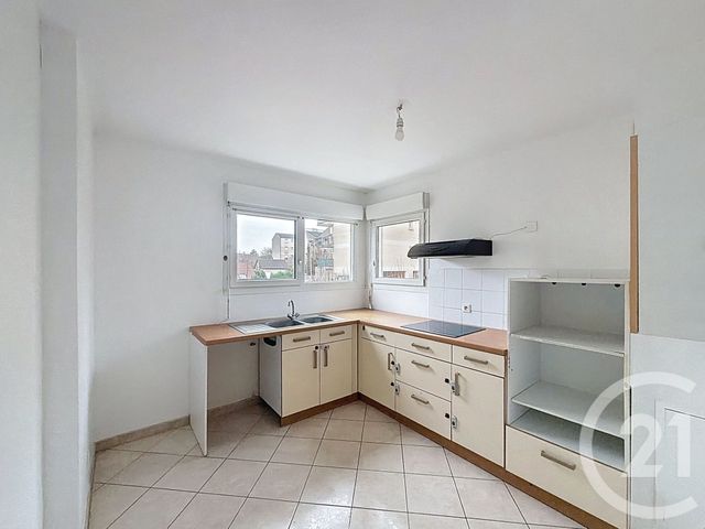 Appartement F4 à louer - 4 pièces - 88.0 m2 - STE SAVINE - 10 - CHAMPAGNE-ARDENNE - Century 21 Martinot Immobilier