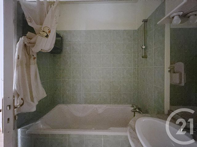 Appartement F2 à louer - 2 pièces - 46.0 m2 - TROYES - 10 - CHAMPAGNE-ARDENNE - Century 21 Martinot Immobilier