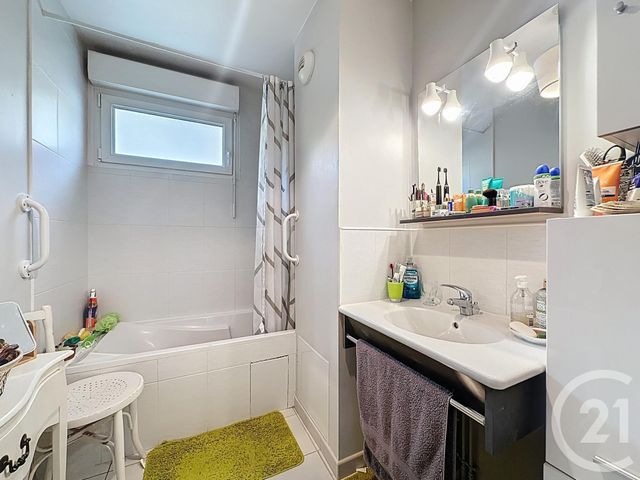 Appartement F3 à vendre - 3 pièces - 76.1 m2 - STE SAVINE - 10 - CHAMPAGNE-ARDENNE - Century 21 Martinot Immobilier