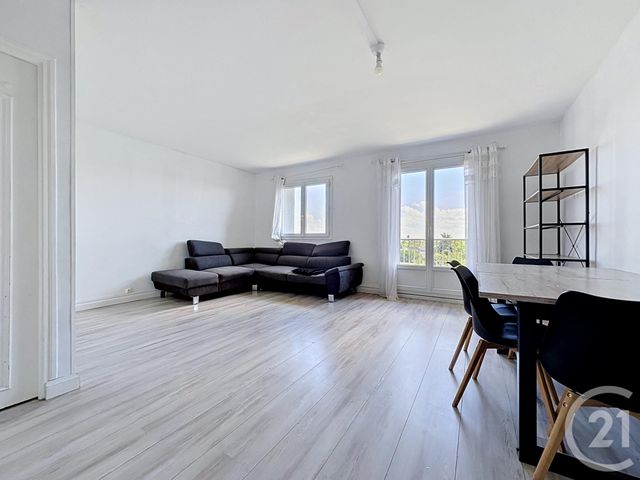 Appartement à vendre - 3 pièces - 62.0 m2 - LA CHAPELLE ST LUC - 10 - CHAMPAGNE-ARDENNE - Century 21 Martinot Immobilier