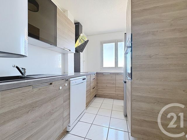 Appartement à vendre - 3 pièces - 62.0 m2 - LA CHAPELLE ST LUC - 10 - CHAMPAGNE-ARDENNE - Century 21 Martinot Immobilier