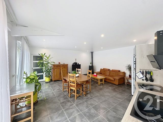 Appartement F2 à louer ST PARRES AUX TERTRES