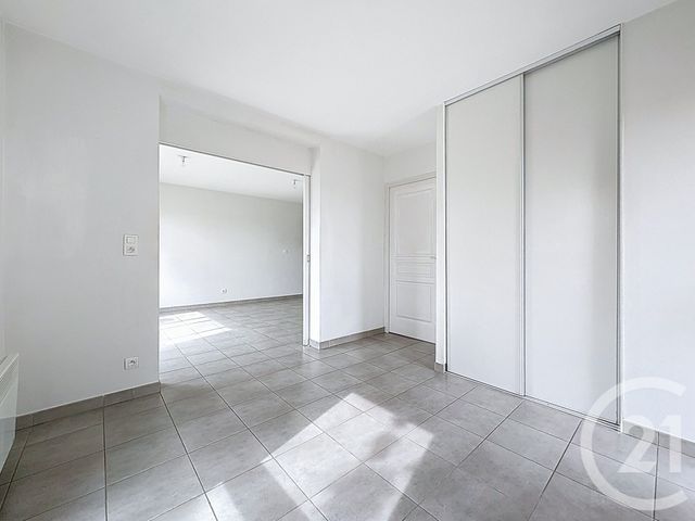 Appartement T2 à louer - 2 pièces - 34.0 m2 - ST JULIEN LES VILLAS - 10 - CHAMPAGNE-ARDENNE - Century 21 Martinot Immobilier