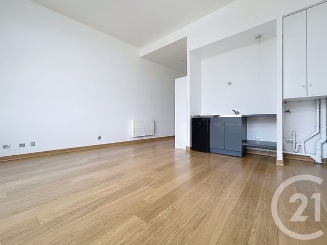 Appartement F1 à louer - 1 pièce - 26.0 m2 - TROYES - 10 - CHAMPAGNE-ARDENNE - Century 21 Martinot Immobilier