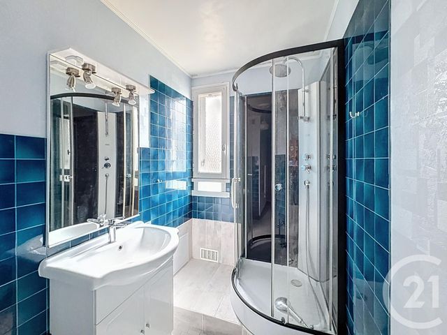 Appartement F3 à louer - 3 pièces - 65.52 m2 - 10 - CHAMPAGNE-ARDENNE - Century 21 Martinot Immobilier