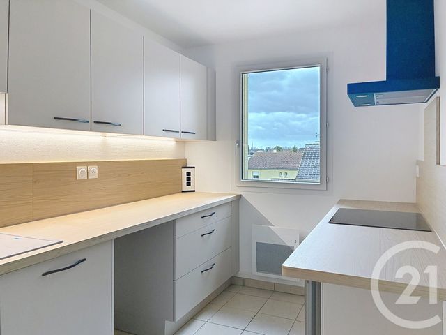 Appartement T3 à louer - 3 pièces - 63.0 m2 - ST ANDRE LES VERGERS - 10 - CHAMPAGNE-ARDENNE - Century 21 Martinot Immobilier
