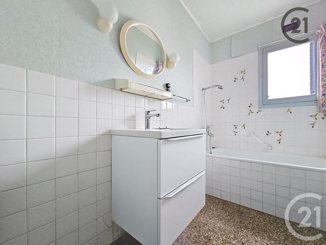 maison à vendre - 4 pièces - 72.0 m2 - ST JULIEN LES VILLAS - 10 - CHAMPAGNE-ARDENNE - Century 21 Martinot Immobilier