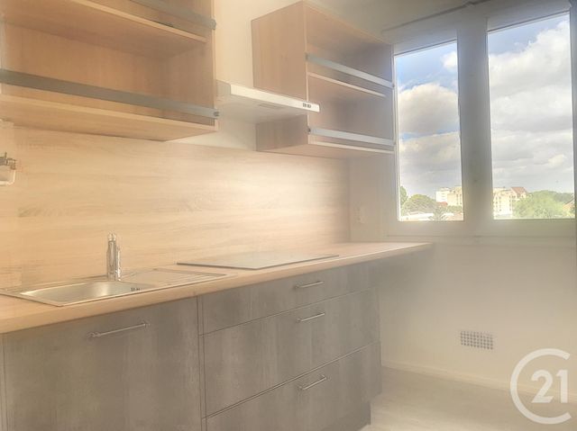 Appartement F3 à louer - 3 pièces - 65.0 m2 - TROYES - 10 - CHAMPAGNE-ARDENNE - Century 21 Martinot Immobilier