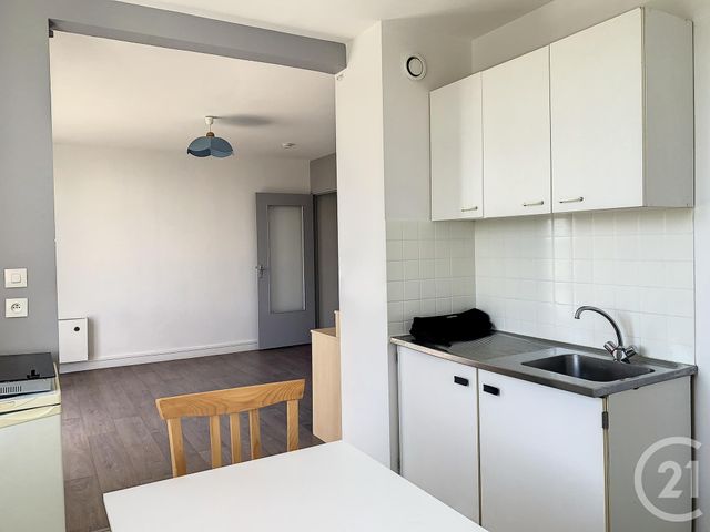 Appartement Studio à louer - 1 pièce - 35.0 m2 - TROYES - 10 - CHAMPAGNE-ARDENNE - Century 21 Martinot Immobilier