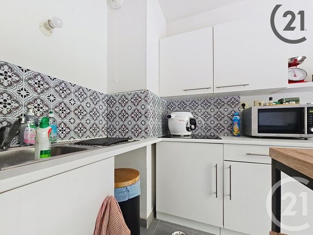 Appartement T2 à louer - 2 pièces - 38.4 m2 - STE SAVINE - 10 - CHAMPAGNE-ARDENNE - Century 21 Martinot Immobilier