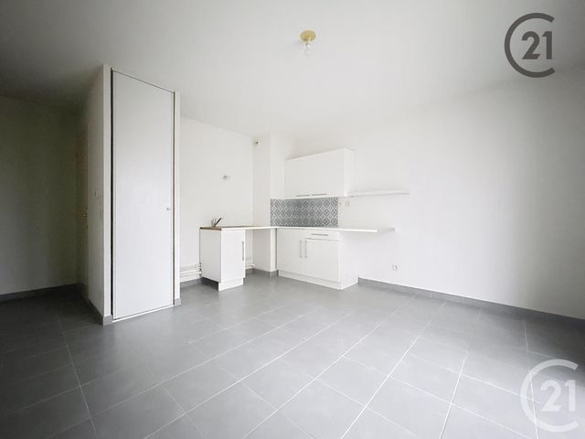Appartement T2 à louer - 2 pièces - 38.4 m2 - STE SAVINE - 10 - CHAMPAGNE-ARDENNE - Century 21 Martinot Immobilier