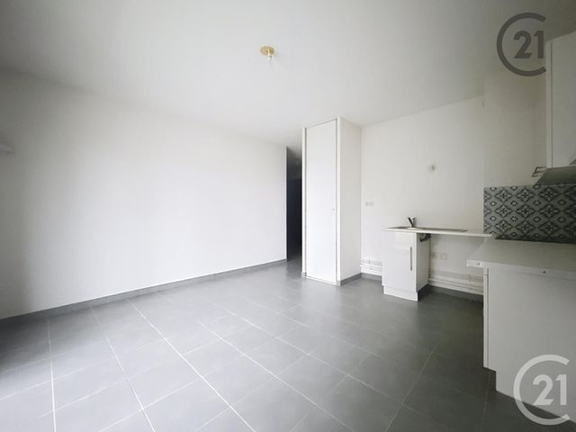 Appartement T2 à louer - 2 pièces - 38.4 m2 - STE SAVINE - 10 - CHAMPAGNE-ARDENNE - Century 21 Martinot Immobilier