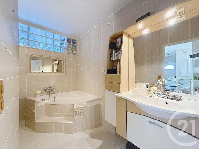 Appartement F3 à louer - 3 pièces - 61.0 m2 - ST PARRES AUX TERTRES - 10 - CHAMPAGNE-ARDENNE - Century 21 Martinot Immobilier