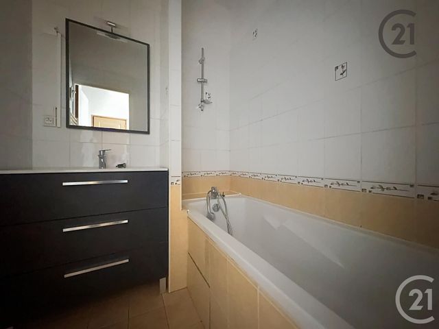 Appartement T2 à louer - 2 pièces - 33.4 m2 - TROYES - 10 - CHAMPAGNE-ARDENNE - Century 21 Martinot Immobilier