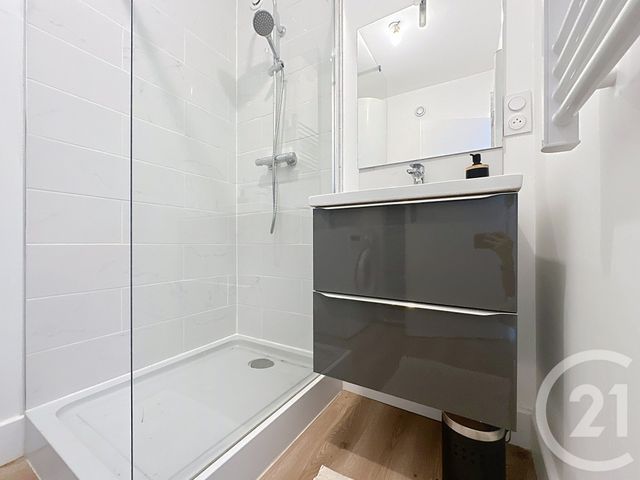 Appartement F4 à vendre - 5 pièces - 75.04 m2 - ST ANDRE LES VERGERS - 10 - CHAMPAGNE-ARDENNE - Century 21 Martinot Immobilier