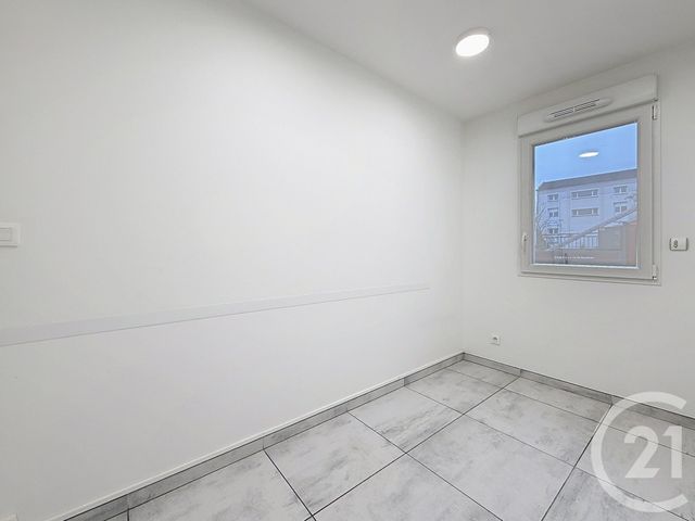 Appartement Local à louer - 3 pièces - 99.0 m2 - LA CHAPELLE ST LUC - 10 - CHAMPAGNE-ARDENNE - Century 21 Martinot Immobilier