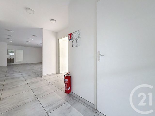 Appartement Local à louer - 3 pièces - 99.0 m2 - LA CHAPELLE ST LUC - 10 - CHAMPAGNE-ARDENNE - Century 21 Martinot Immobilier