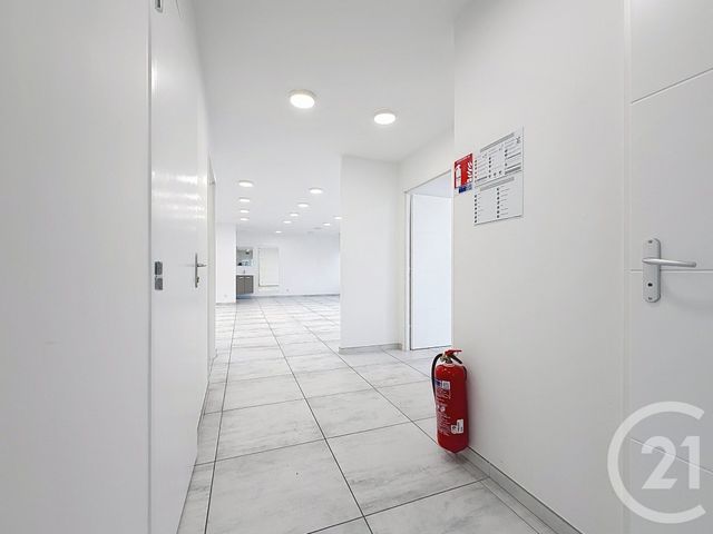 Appartement Local à louer - 3 pièces - 99.0 m2 - LA CHAPELLE ST LUC - 10 - CHAMPAGNE-ARDENNE - Century 21 Martinot Immobilier