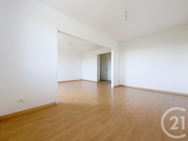 Appartement F4 à louer - 4 pièces - 76.0 m2 - ST JULIEN LES VILLAS - 10 - CHAMPAGNE-ARDENNE - Century 21 Martinot Immobilier