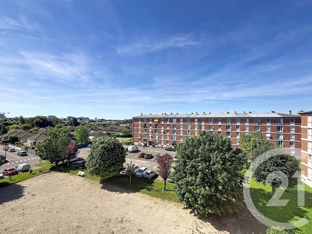 Appartement F4 à louer - 4 pièces - 76.0 m2 - ST JULIEN LES VILLAS - 10 - CHAMPAGNE-ARDENNE - Century 21 Martinot Immobilier