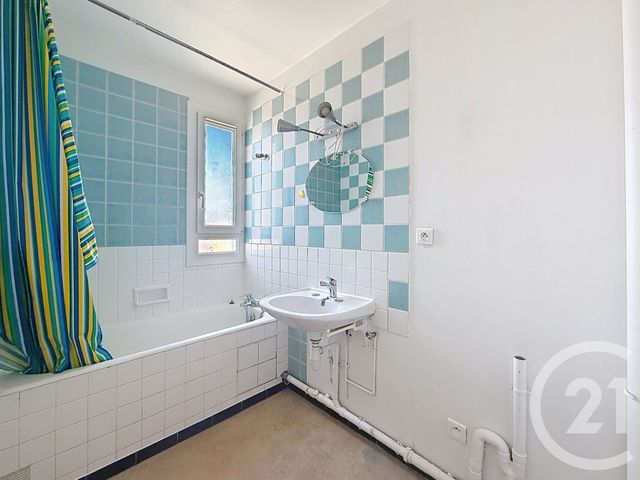 Appartement F4 à louer - 4 pièces - 76.0 m2 - ST JULIEN LES VILLAS - 10 - CHAMPAGNE-ARDENNE - Century 21 Martinot Immobilier