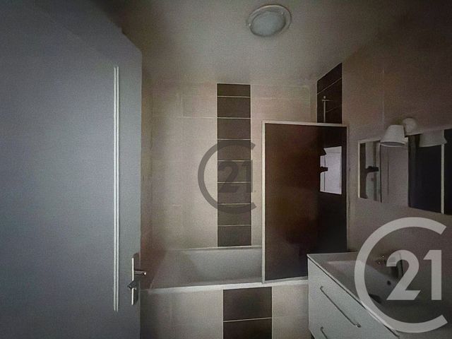 Appartement T3 à louer - 3 pièces - 78.35 m2 - TROYES - 10 - CHAMPAGNE-ARDENNE - Century 21 Martinot Immobilier