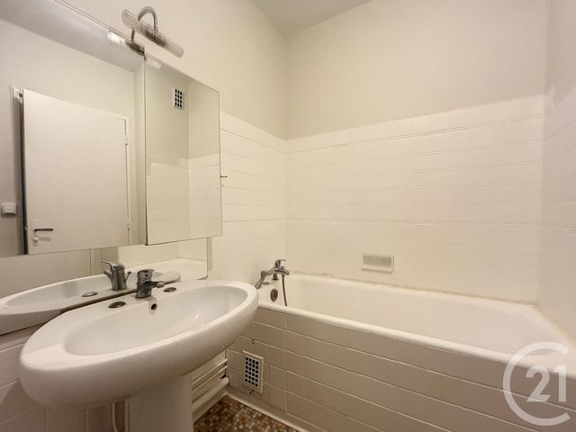 Appartement T3 à louer - 3 pièces - 66.97 m2 - TROYES - 10 - CHAMPAGNE-ARDENNE - Century 21 Martinot Immobilier