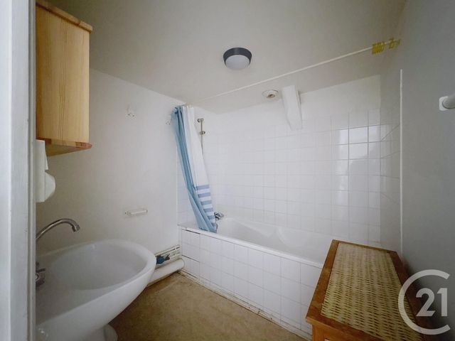 Appartement F1 à louer - 1 pièce - 33.0 m2 - TROYES - 10 - CHAMPAGNE-ARDENNE - Century 21 Martinot Immobilier