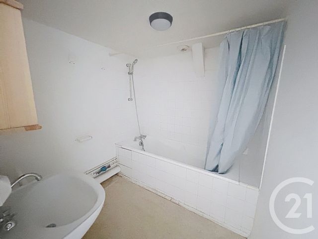 Appartement F1 à louer - 1 pièce - 33.0 m2 - TROYES - 10 - CHAMPAGNE-ARDENNE - Century 21 Martinot Immobilier