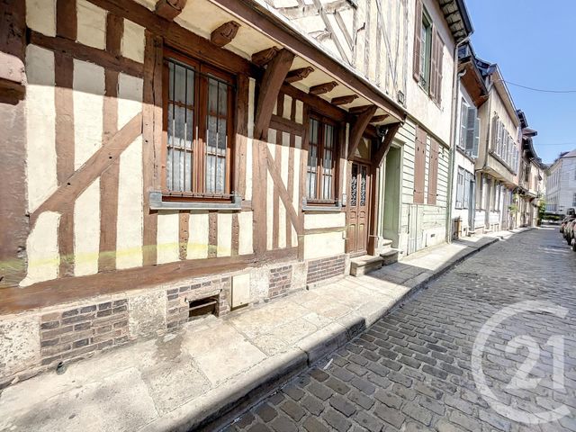 Appartement F1 à louer - 1 pièce - 33.0 m2 - TROYES - 10 - CHAMPAGNE-ARDENNE - Century 21 Martinot Immobilier