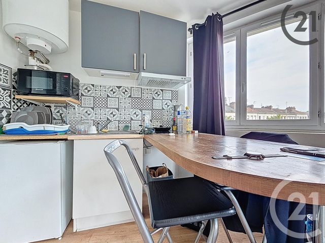 Appartement à louer - 2 pièces - 18.0 m2 - TROYES - 10 - CHAMPAGNE-ARDENNE - Century 21 Martinot Immobilier