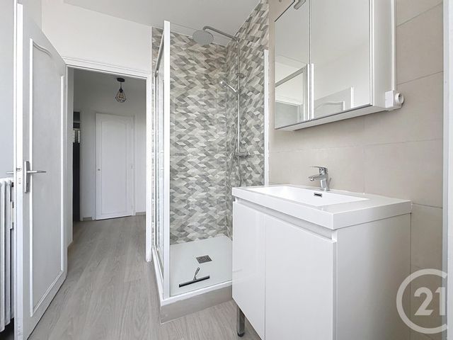 Appartement F4 à vendre - 4 pièces - 75.0 m2 - ST ANDRE LES VERGERS - 10 - CHAMPAGNE-ARDENNE - Century 21 Martinot Immobilier