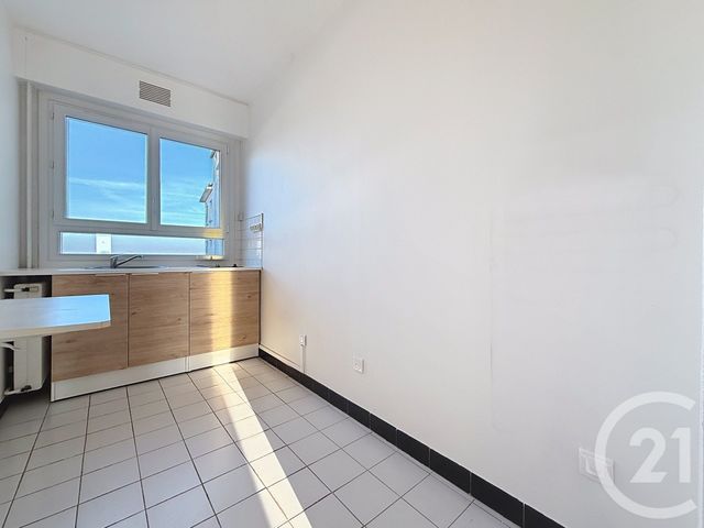 Appartement F2 à louer - 2 pièces - 65.0 m2 - TROYES - 10 - CHAMPAGNE-ARDENNE - Century 21 Martinot Immobilier