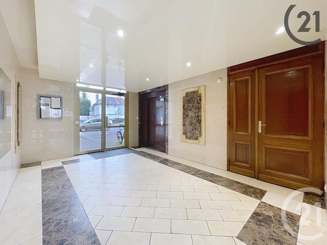 Appartement T2 à louer - 2 pièces - 52.0 m2 - TROYES - 10 - CHAMPAGNE-ARDENNE - Century 21 Martinot Immobilier