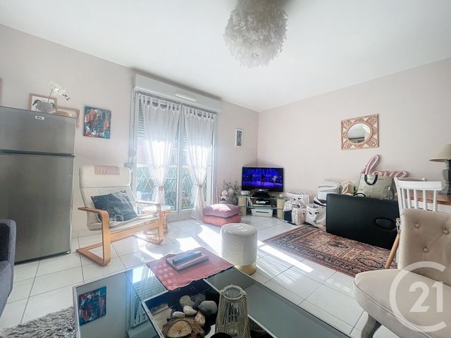 Appartement T2 à louer - 2 pièces - 49.0 m2 - TROYES - 10 - CHAMPAGNE-ARDENNE - Century 21 Martinot Immobilier