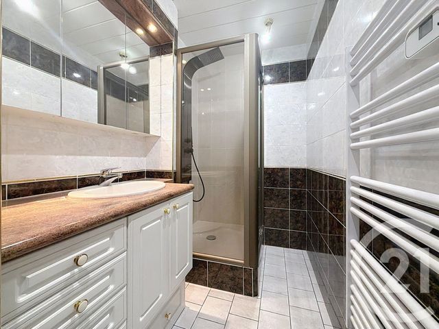 Appartement F4 à vendre - 4 pièces - 79.0 m2 - ST ANDRE LES VERGERS - 10 - CHAMPAGNE-ARDENNE - Century 21 Martinot Immobilier