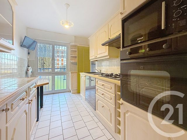 Appartement F4 à vendre - 4 pièces - 79.0 m2 - ST ANDRE LES VERGERS - 10 - CHAMPAGNE-ARDENNE - Century 21 Martinot Immobilier