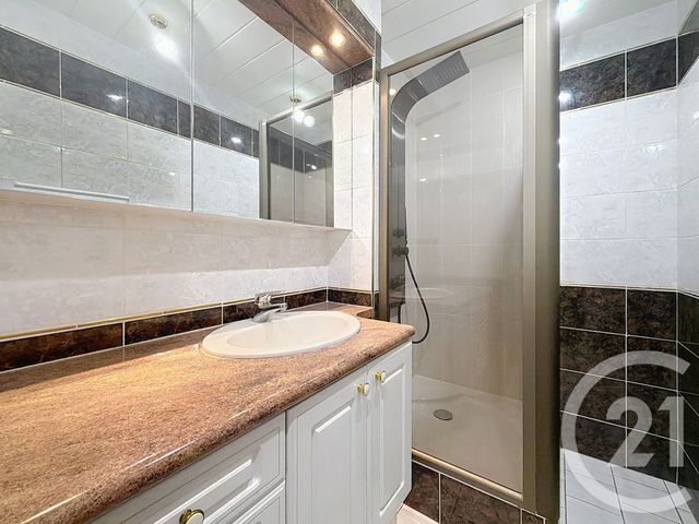 Appartement F4 à vendre - 4 pièces - 79.0 m2 - ST ANDRE LES VERGERS - 10 - CHAMPAGNE-ARDENNE - Century 21 Martinot Immobilier