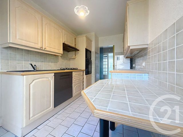 Appartement F4 à vendre - 4 pièces - 79.0 m2 - ST ANDRE LES VERGERS - 10 - CHAMPAGNE-ARDENNE - Century 21 Martinot Immobilier