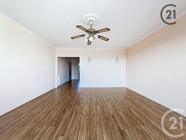 Appartement T2 à louer - 2 pièces - 61.7 m2 - TROYES - 10 - CHAMPAGNE-ARDENNE - Century 21 Martinot Immobilier