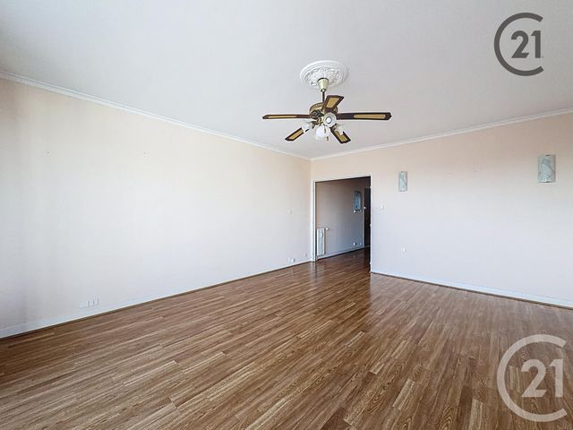 Appartement T2 à louer - 2 pièces - 61.7 m2 - TROYES - 10 - CHAMPAGNE-ARDENNE - Century 21 Martinot Immobilier