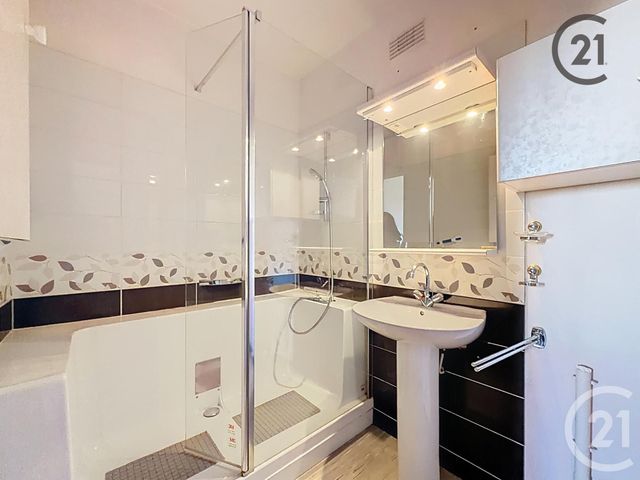 Appartement T2 à louer - 2 pièces - 61.7 m2 - TROYES - 10 - CHAMPAGNE-ARDENNE - Century 21 Martinot Immobilier