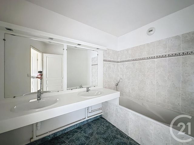 Appartement F3 à vendre - 3 pièces - 67.94 m2 - TROYES - 10 - CHAMPAGNE-ARDENNE - Century 21 Martinot Immobilier