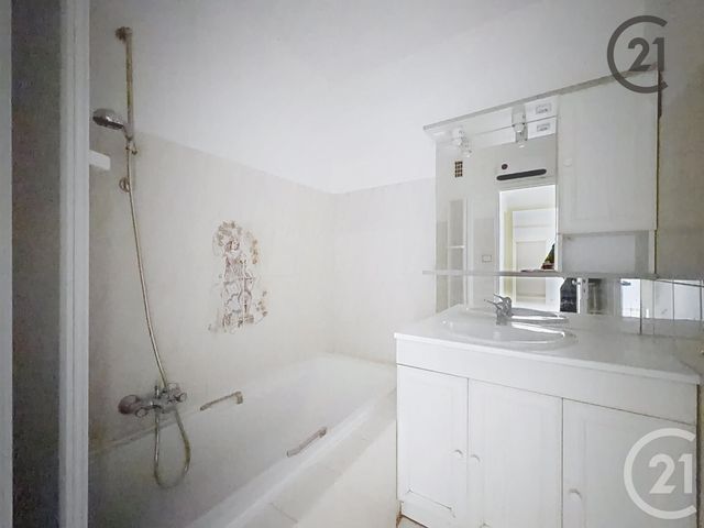 Appartement T3 à louer - 3 pièces - 66.32 m2 - TROYES - 10 - CHAMPAGNE-ARDENNE - Century 21 Martinot Immobilier