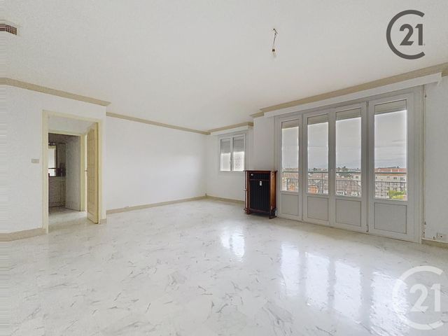 Appartement T3 à louer - 3 pièces - 66.32 m2 - TROYES - 10 - CHAMPAGNE-ARDENNE - Century 21 Martinot Immobilier