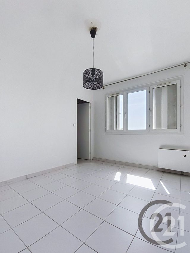 Appartement F2 à louer - 2 pièces - 46.0 m2 - ST JULIEN LES VILLAS - 10 - CHAMPAGNE-ARDENNE - Century 21 Martinot Immobilier